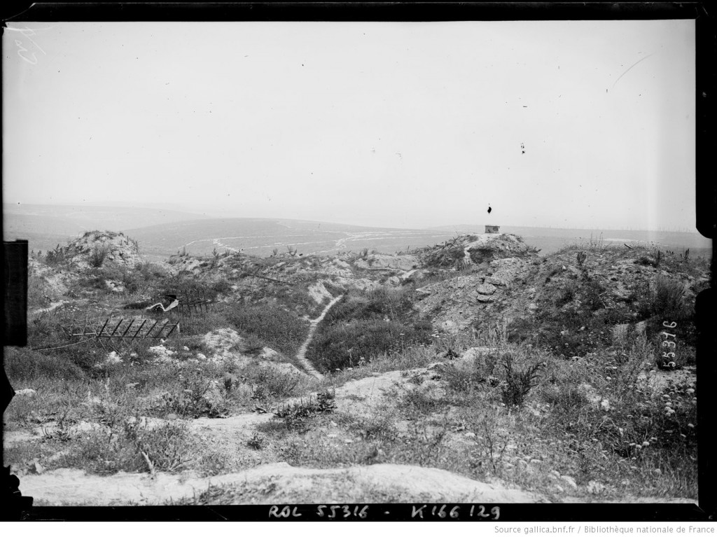 CPA - Les Combats des Forts de SOUVILLE et DOUAUMONT (1916
